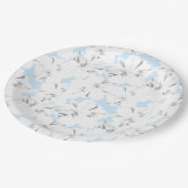 淡い青の上に白い花。 ペーパープレート (アングル)