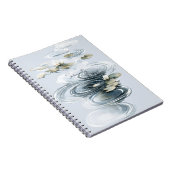 淡い青の蓮の花と蓮の葉の静けさ ノートブック (右側)