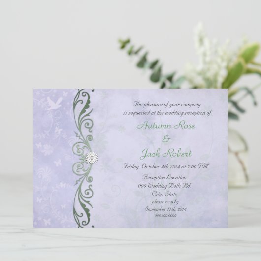 淡い青紫色の春の花を飾った結婚式の披露宴 招待状 (スタンド正面)
