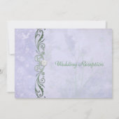 淡い青紫色の春の花を飾った結婚式の披露宴 招待状 (裏面)
