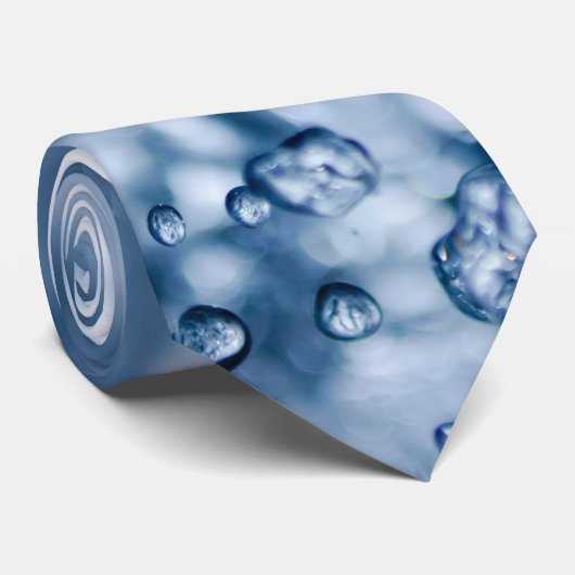 淡い青色の水の繊細な滴 ネクタイ (ロール)