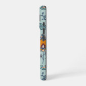 淡い青色の背景に華やかな花柄 iPhone 16ケース (左側面)