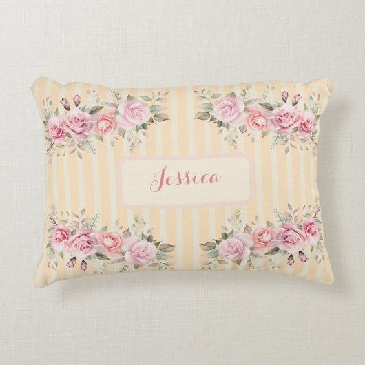 淡い黄色のストライプ アクセントクッション (正面)