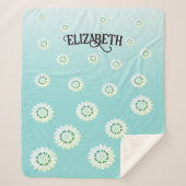 淡パーソナライズされたい青の花柄 シェルパブランケット (正面)