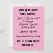 淡紫色のカウガールハットが砂漠で浮かんでいる 招待状 (裏面)