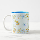 淡青パーソナライズされた水色フローラ金ゴールド ツートーンマグカップ (左)
