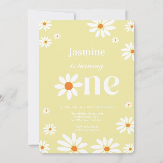 淡黄色のグルービーデイジー フラワーズ 1歳の誕生日 招待状 (正面)