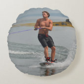 淡黄色のWakeboarder ラウンドクッション (正面)