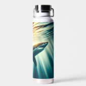 深いの青い海と日光の中でサメ ウォーターボトル (背面)