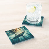 深いの青い海と日光の中でサメ ガラスコースター (アングル)