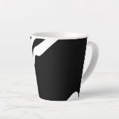 深いへ:抽象芸術ブラック&ホワイト カフェラテマグ (右アングル)