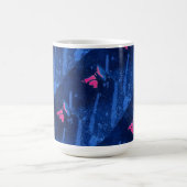 "深いウォーター#3オンピンクタイル"抽象デザインマグ コーヒーマグカップ (中央)