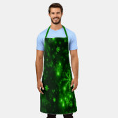 深いグリーンブライトスノーフレークスホリデーズラージ エプロン (着用した状態)