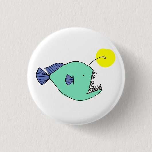 深いシーアングルフィッシュバッジ 缶バッジ (正面)
