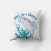 深いシーハンターシャークマンガスタイル クッション (裏面)