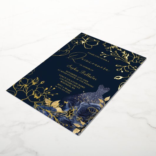 深いネイビーフローラ&ドレスキンセアニェラ金ゴールド 箔招待状 (回転した状態)