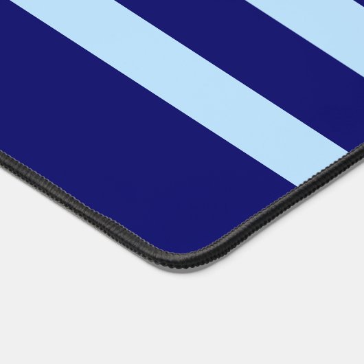 深いネイビーブルー&スカイブルーストライプズ模様 デスクマット (コーナー)