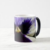 深いパープルオンホワイトパンジー モーフィングマグカップ (正面右)