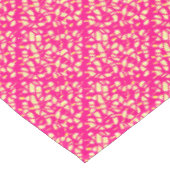 深いピンクに小さなレモンとクリームの模様が付いている テーブルクロス (アングル)