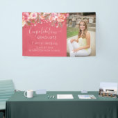 深いピンクフローラストリング光卒業バナー 横断幕 (トレードショー)