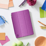深いピンメタリックテクスチャイメージ iPad PROカバー<br><div class="desc">深いモノグラムを持つメタリックテクスチャ背景のメタリックピンクカスタムの画像。シンプルミニマルデザイン</div>