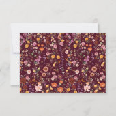 深いブルガンディワイルドフラワーリースウェディングRSVP カード (裏面)