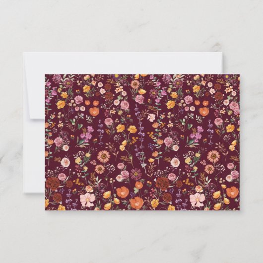 深いブルガンディワイルドフラワーリースウェディングRSVP カード (裏面)