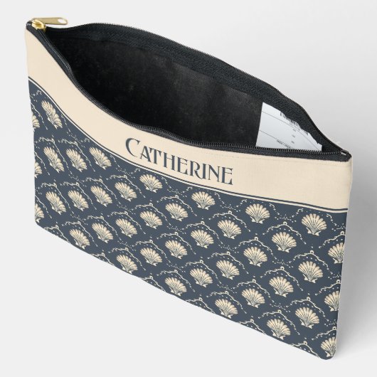 深いブルーとクリームシーシェルパターン アクセサリーポーチ (見開き)