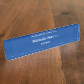 深いブループロフェッショナルプレーンモダンエレガント デスクネームプレート (側面)