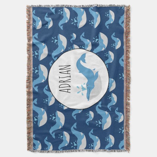 深いブルー海ホエールパターン名前をカスタムする スローブランケット (正面縦)