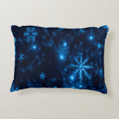 深いブルー&ブライト雪片ポリエステルピロー アクセントクッション (裏面)