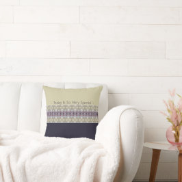 深いプラムピンクベージュとライトグレーモダン クッション