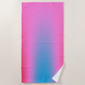 深いマゼンタピンクから赤と青のオーリグラデーション ビーチタオル (正面)