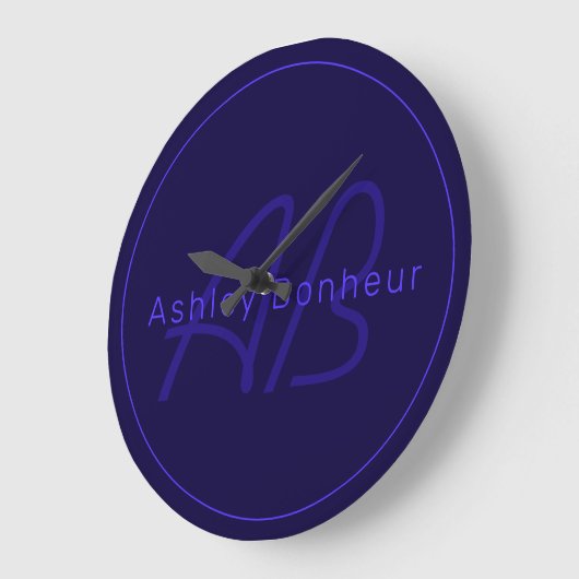 深いモダンの紫|名クール前とモノグラム ラージ壁時計 (傾斜)