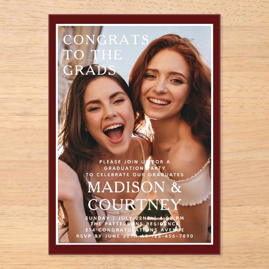 深いモダンレッドジンガム写真卒業パーティー アクリル招待状 (正面)