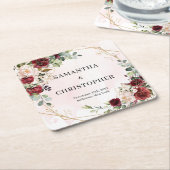 深いレッドローズ新緑結婚金ゴールド スクエアペーパーコースター (アングル)