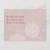 深いレッド&ホワイトオーナメントファミリークリスマスフォト シーズンポストカード (裏面)