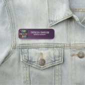 深い紫メタリックブラシ：ロゴ、名前タイトルの追加 名札 (インサイチュ)