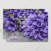 深い紫色の花の灰色の木の国の結婚式 招待状 (正面/裏面)