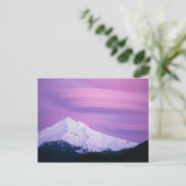 深い紫色の雲が山フードを囲む、の ポストカード (スタンド正面)