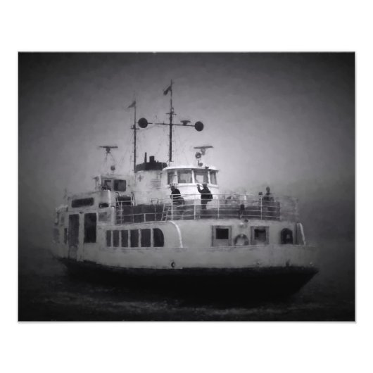 深い霧の中でスオメンリンナ要塞の島にフェリー フォトプリント            (正面)