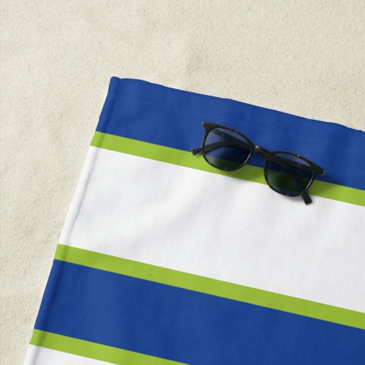 深い青い縞の名前入りなビーチハウス ビーチタオル (インサイチュ)