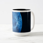 深い青の惑星 ツートーンマグカップ (正面右)