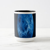 深い青の惑星 ツートーンマグカップ (中央)
