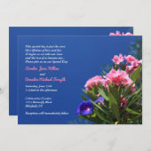 深い青色の背景にピンクと紫の花を飾ったカントリーウェディング 招待状 (正面/裏面)