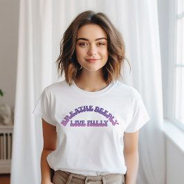 深く呼吸し、完全に生きる Tシャツ