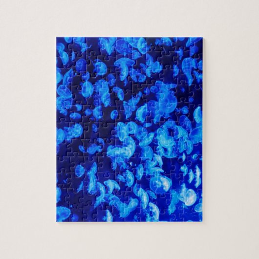 深く青い海のくらげ ジグソーパズル (縦)