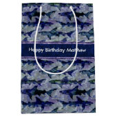 深く青い海の鮫の攻撃のカスタムの文字 ミディアムペーパーバッグ (正面)