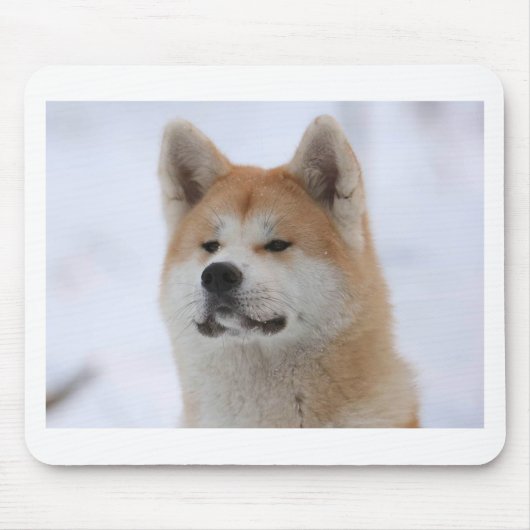 深刻に見ている秋田Inu犬 マウスパッド (正面)