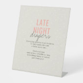 深夜おむつピンクの女の子アドベンチャー待ち 台座サイン (正面)